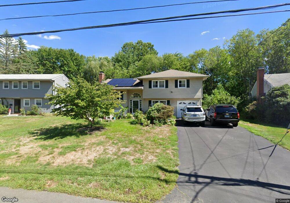 14 Greenbrier Dr, West Hartford, CT 06117 - photo 1