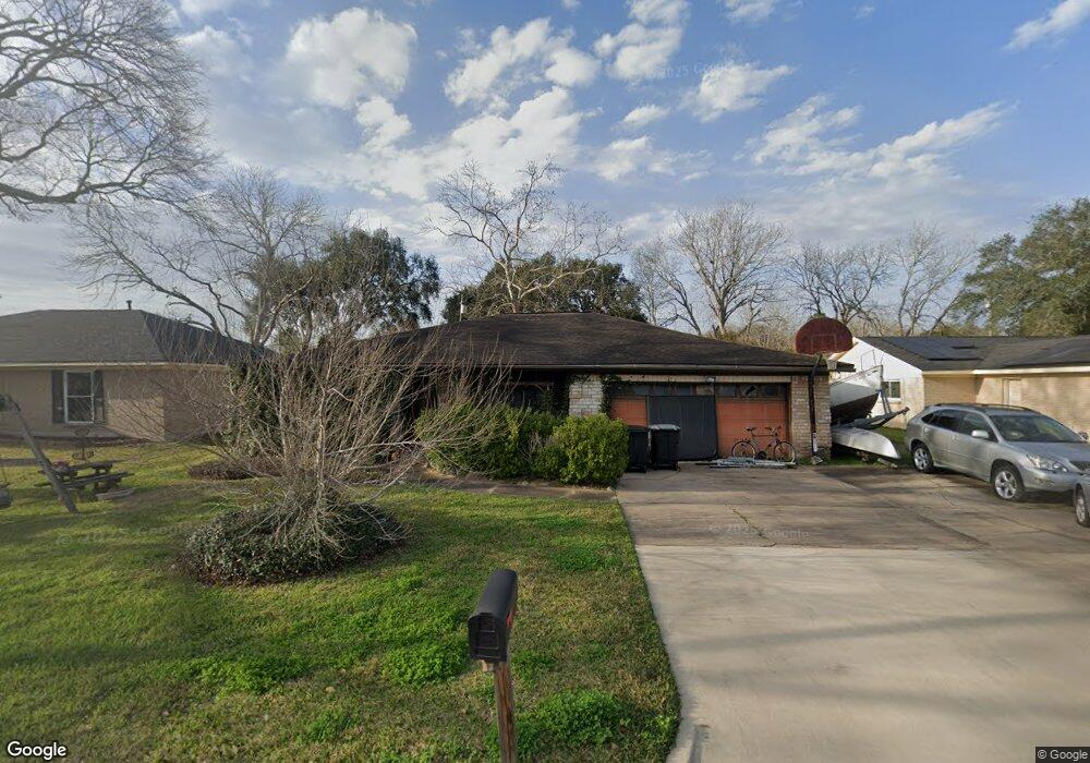 325 Coventry Ln, Alvin, TX 77511 - photo 1