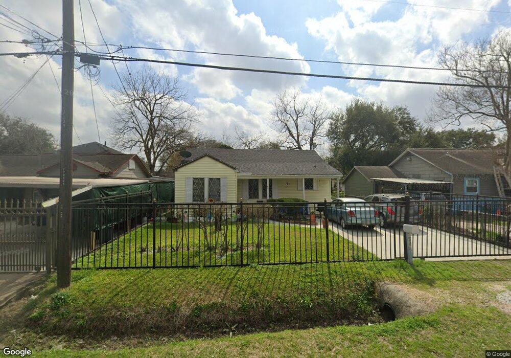 54 Fichter St, Houston, TX 77022 - photo 1