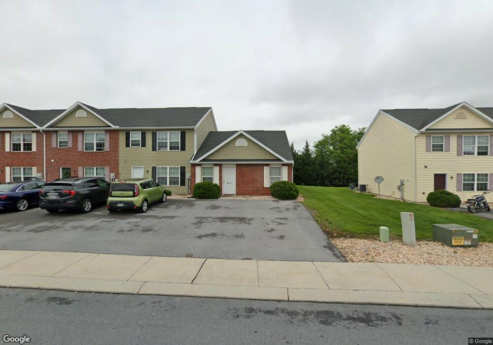 411 Lantern Ln, Chambersburg, PA 17201 - photo 1