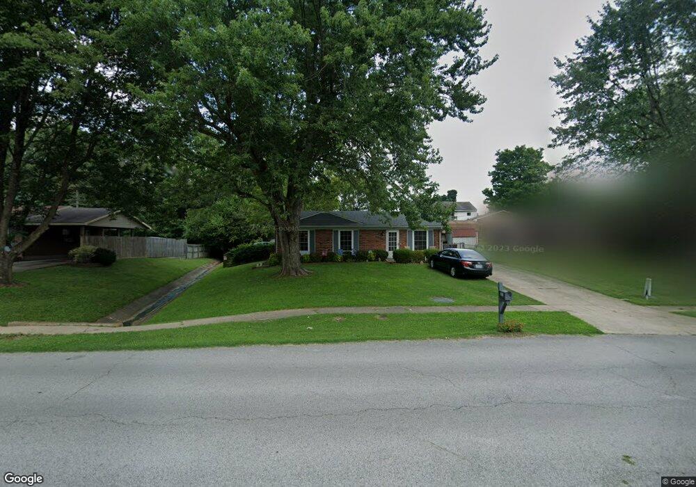 7811 Rochelle Rd, Louisville, KY 40228 - photo 1