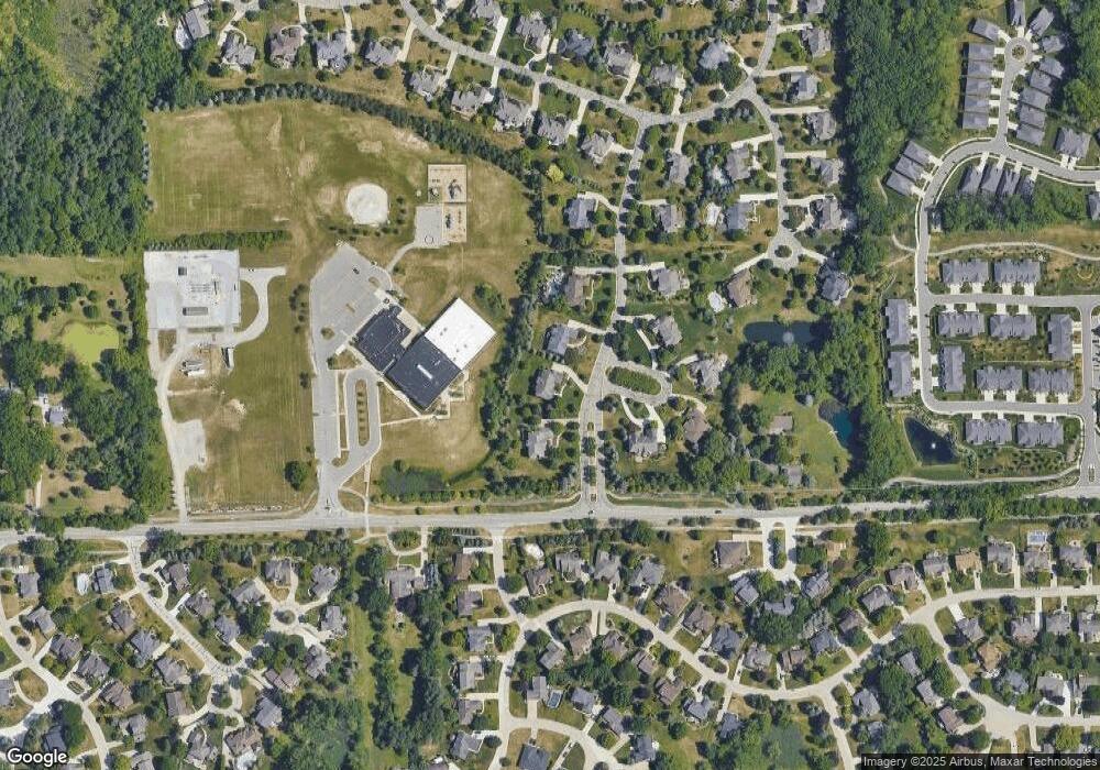 5940 Kings Pointe Dr, Rochester, MI 48306 - photo 1