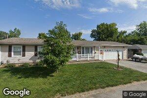 702 Country Ln, Carthage, IL 62321