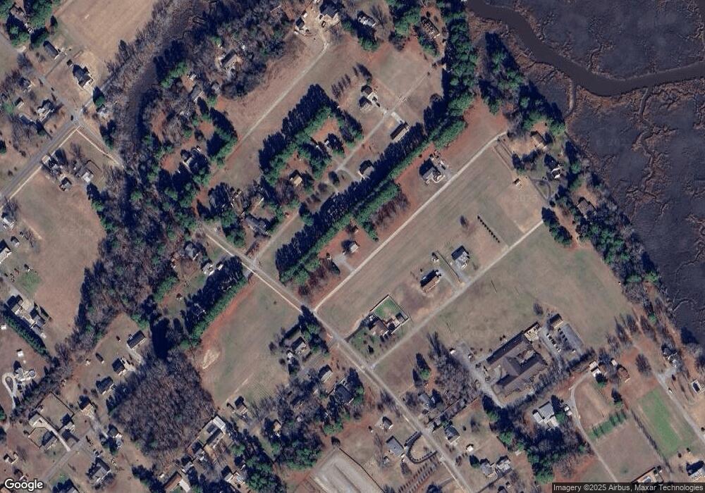 1280 N Borinski Cir, West Point, VA 23181 - photo 1