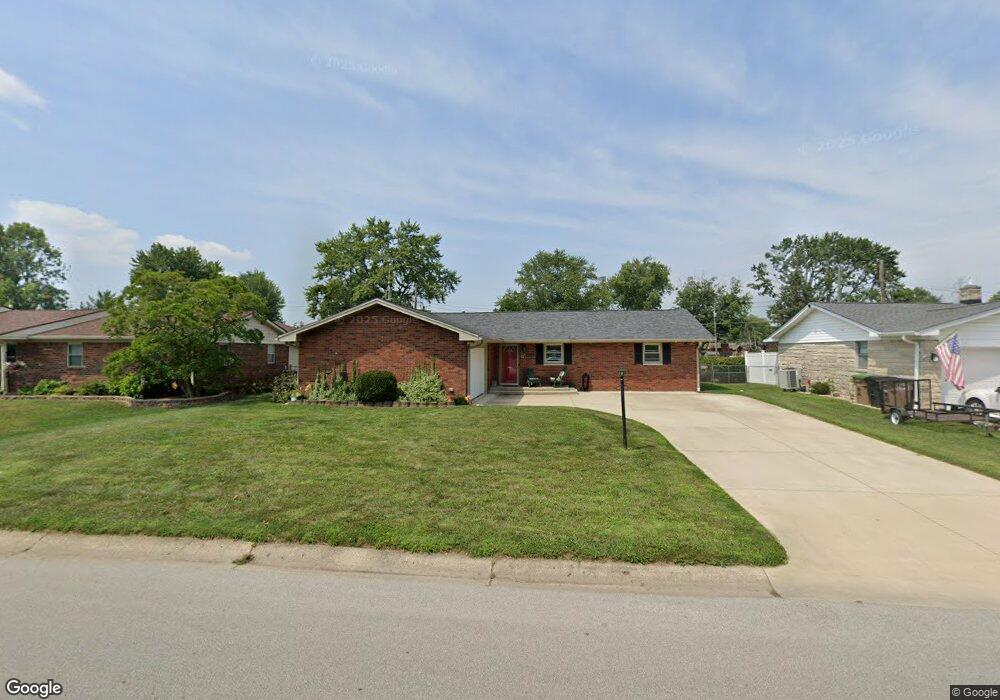 2610 Wedgewood Dr, Columbus, IN 47203 - photo 1