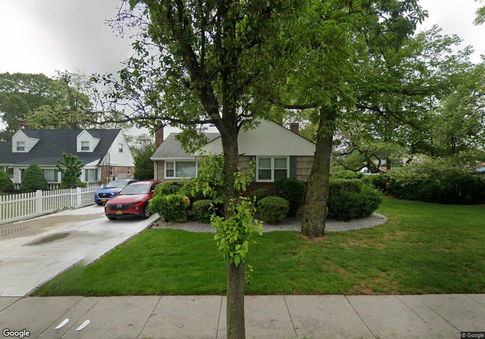 579 Woodfield Rd, West Hempstead, NY 11552 - photo 1