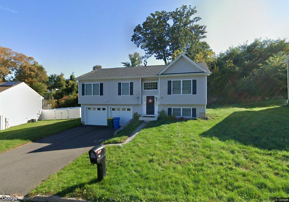 121 Shadybrook Ln, Waterbury, CT 06706 - photo 1