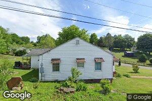 121 Omar Cir, Mount Hope, WV 25880