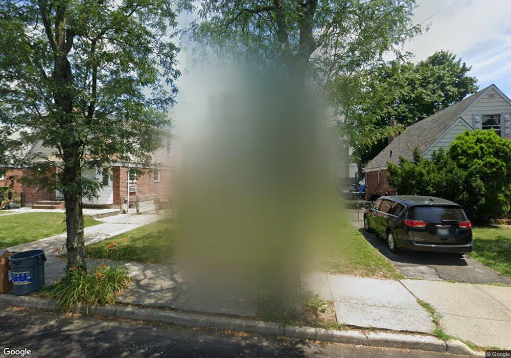 8141 258th St, Glen Oaks, NY 11004 - photo 1