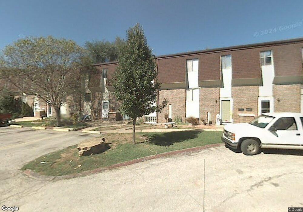 10010 W 52nd St, Shawnee, KS 66203 - photo 1