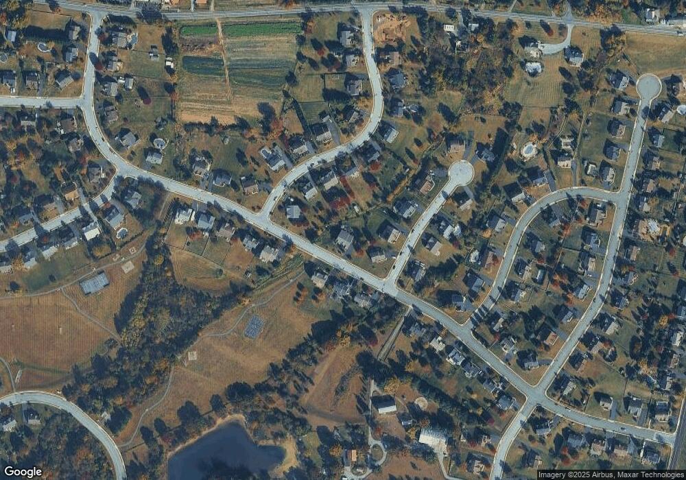 403 Farmingdale Dr, Douglassville, PA 19518 - photo 1