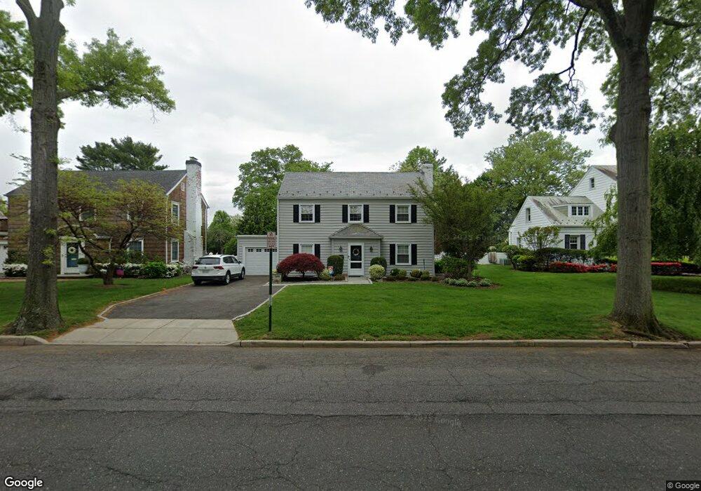 146 Cambridge Ave, Garden City, NY 11530 - photo 1