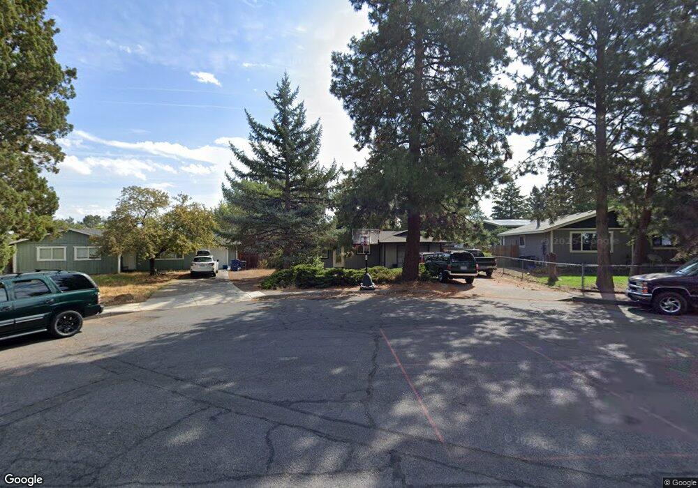 722 SE Sun Ln, Bend, OR 97702 - photo 1