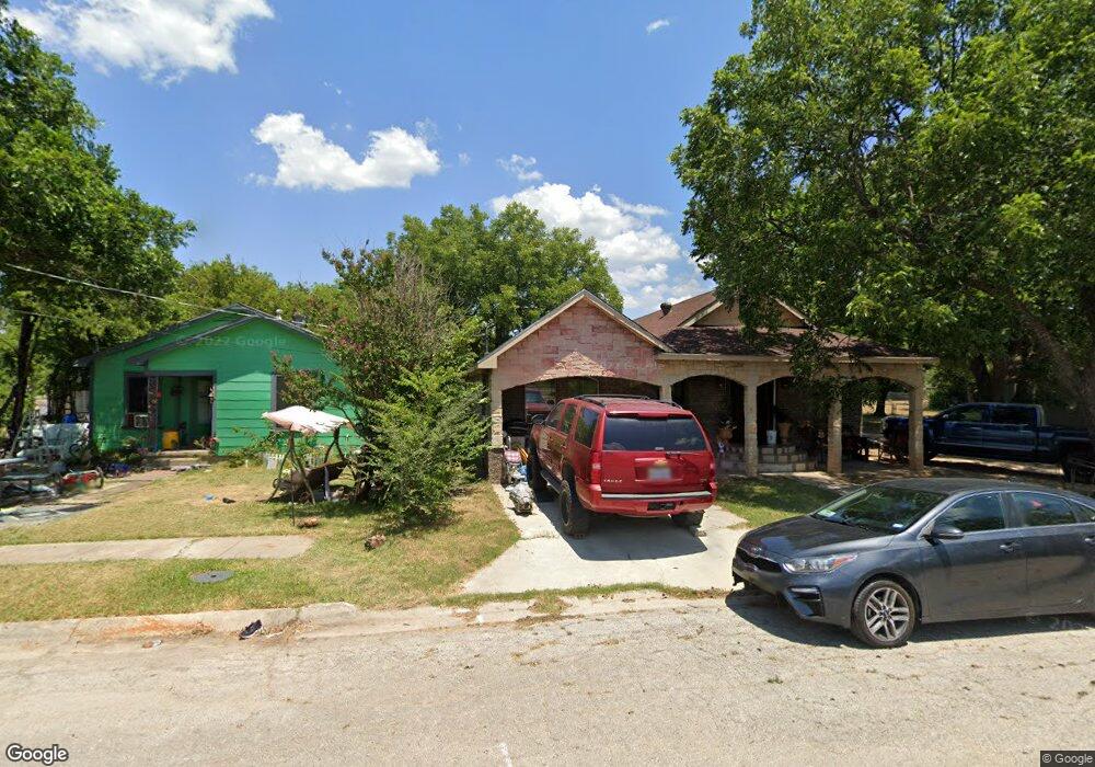 1605 E Scott St, Gainesville, TX 76240 - photo 1