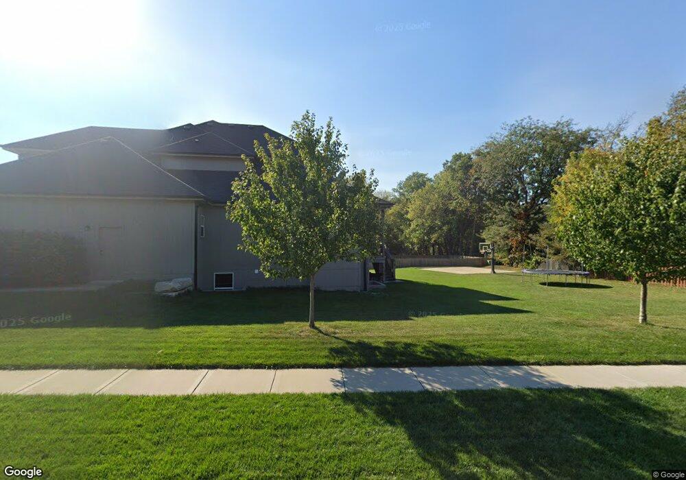 6042 Lakecrest Dr, Shawnee, KS 66218 - photo 1