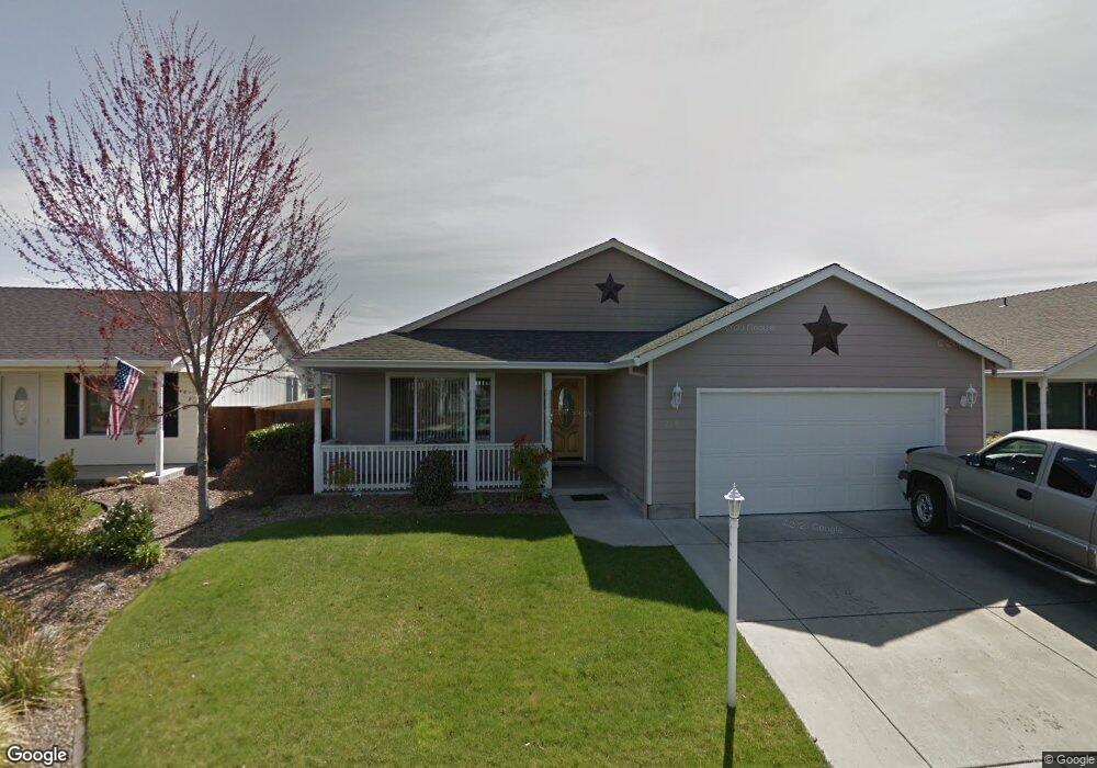 2102 Lara Ln, Central Point, OR 97502 - photo 1