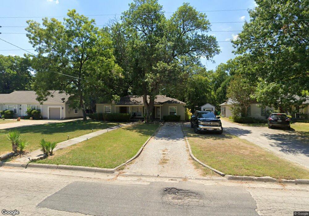 815 S Dixon St, Gainesville, TX 76240 - photo 1