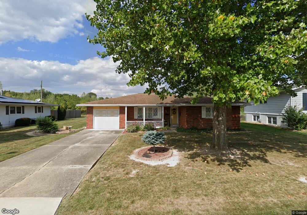 22 N Lakewood Dr, Effingham, IL 62401 - photo 1