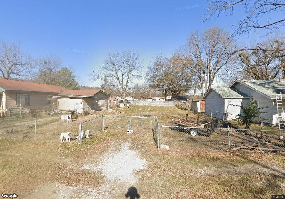 412 E Gum St, Henryetta, OK 74437 - photo 1