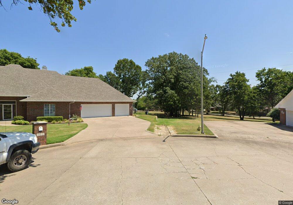 1409 NE Oakridge Cir, Claremore, OK 74017 - photo 1