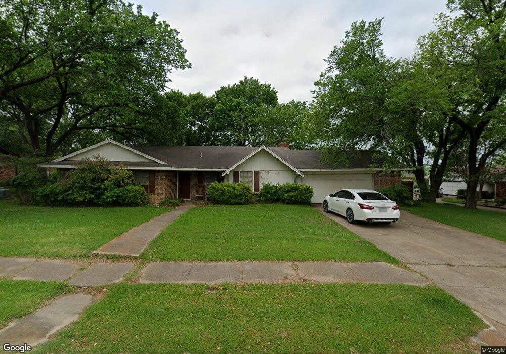 1303 Williamsburg Dr, Ennis, TX 75119 - photo 1