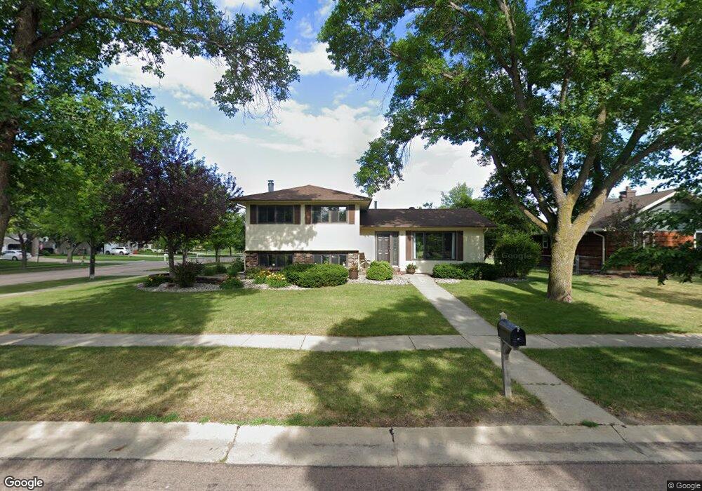 2855 Maple St N, Fargo, ND 58102 - photo 1