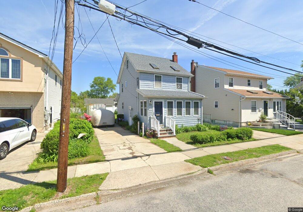 910 Garfield St, Franklin Square, NY 11010 - photo 1