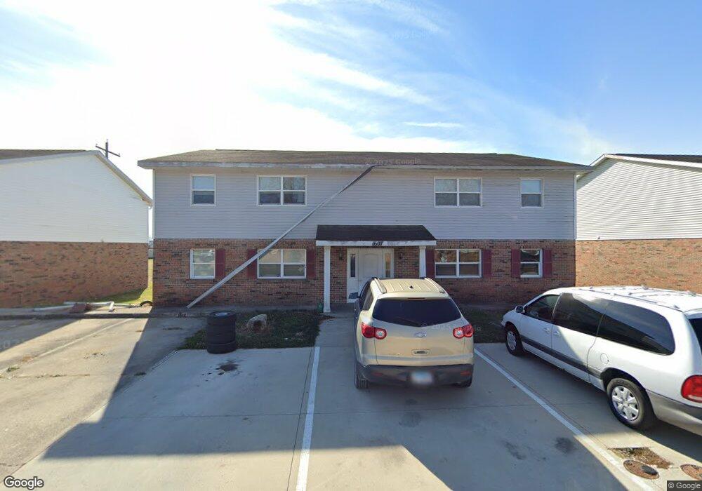 1607 Hillside Dr, Effingham, IL 62401 - photo 1