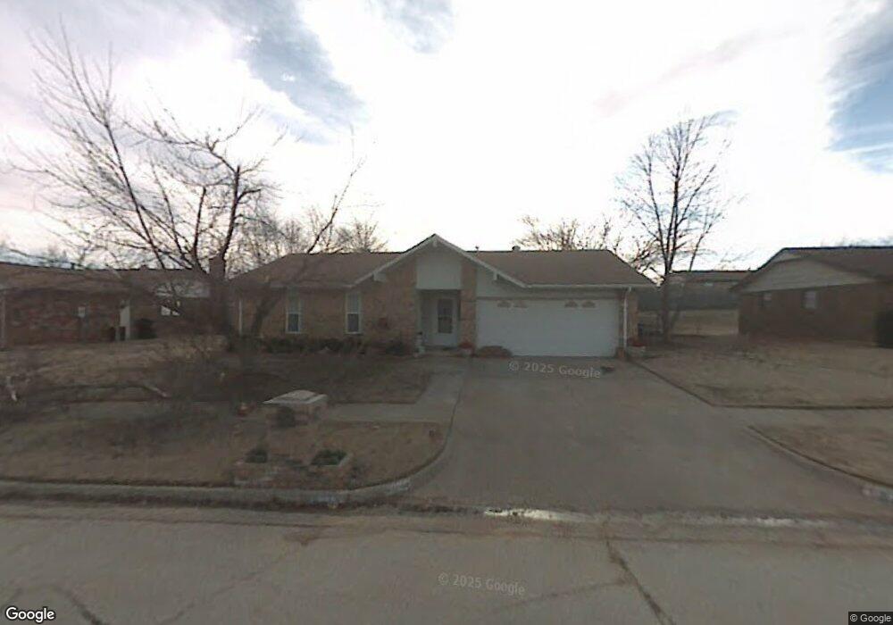 1625 Post Oak Ln, Moore, OK 73160 - photo 1