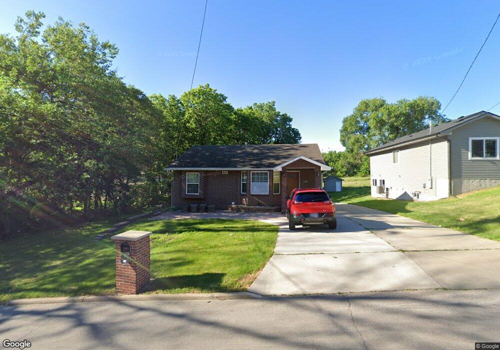 911 E Bell Ave, Des Moines, IA 50315 - photo 1