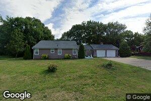 909 Sunset Dr, Macon, MO 63552