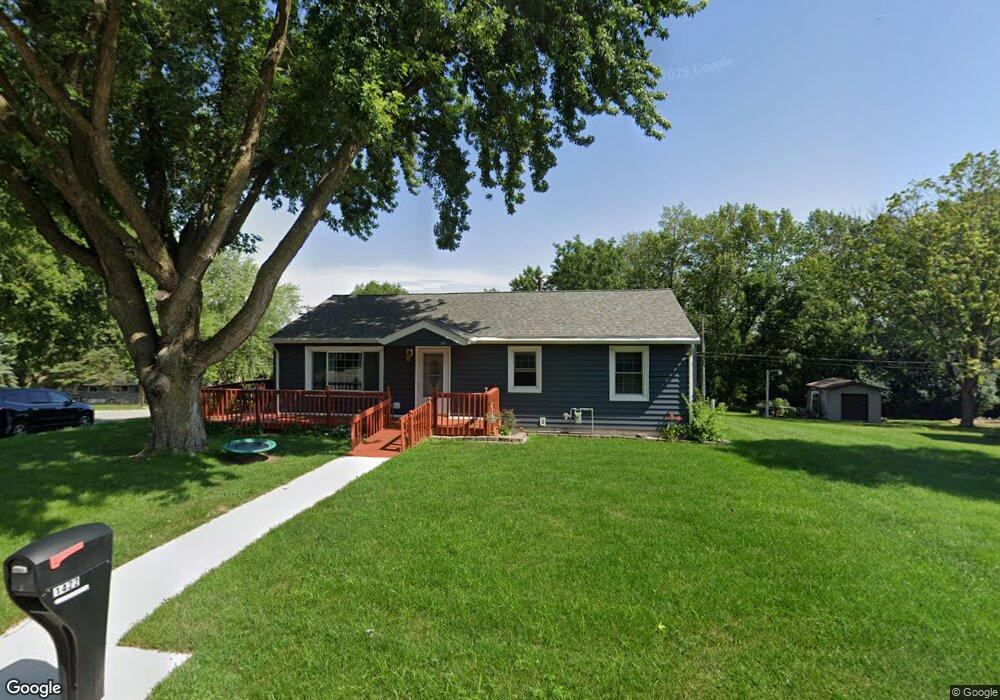 1422 Crestview Rd, Albert Lea, MN 56007 - photo 1