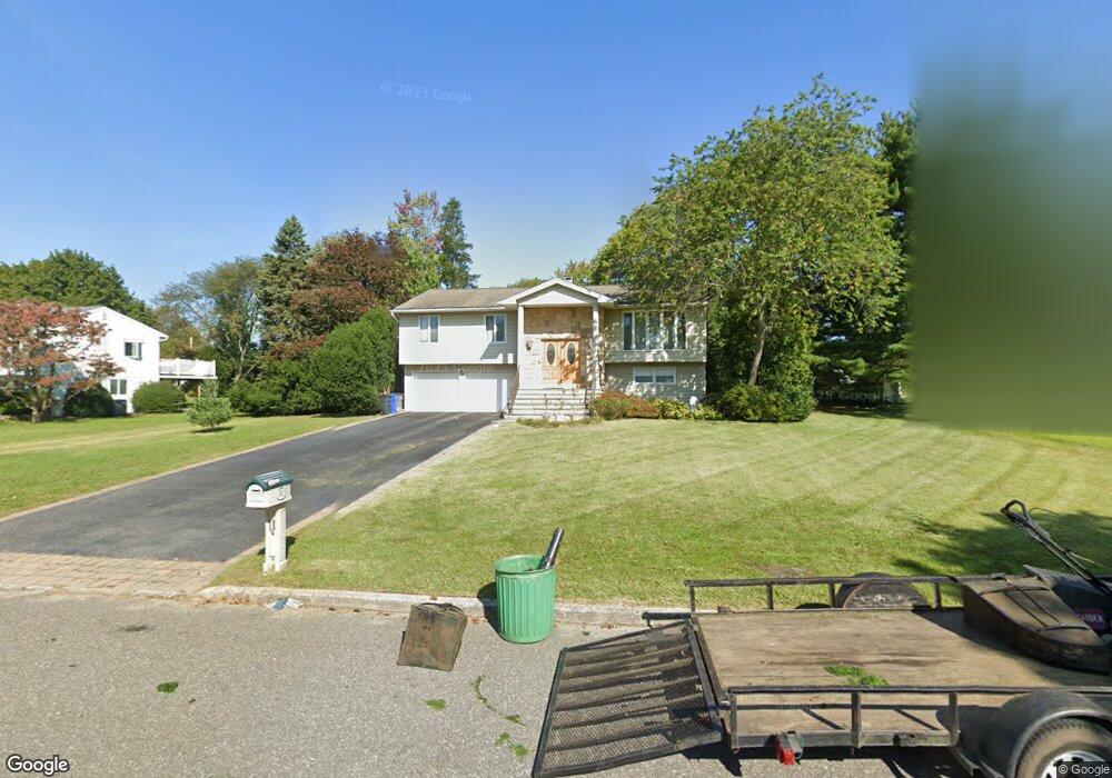 11 Bethal Ln, ComMacK, NY 11725 - photo 1