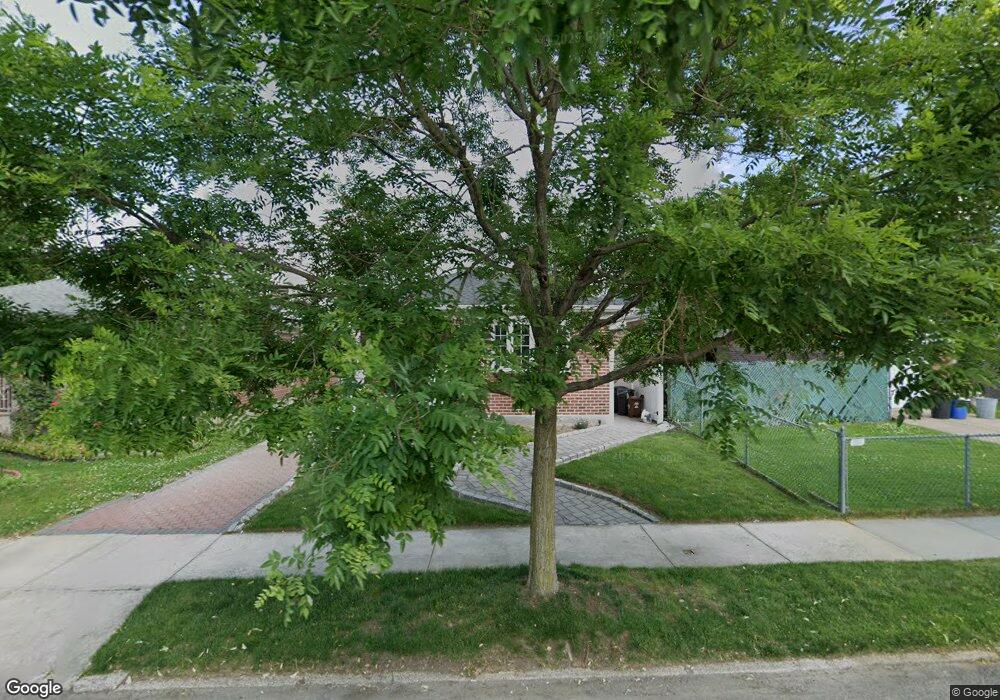 2537 Murray St, Flushing, NY 11354 - photo 1