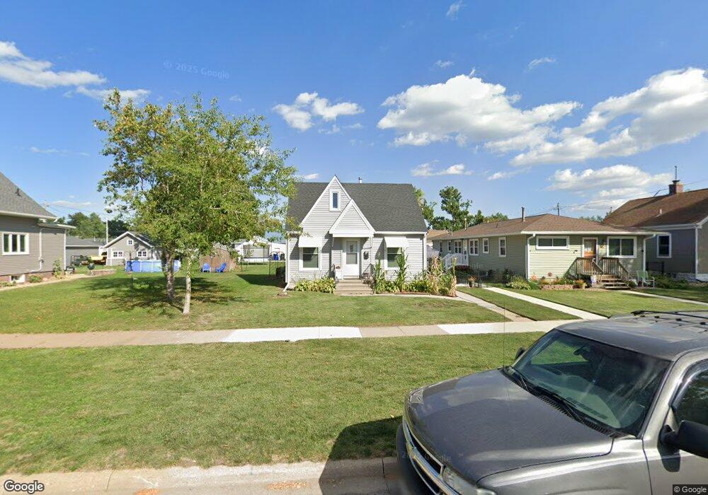 1823 I St SW, Cedar Rapids, IA 52404 - photo 1