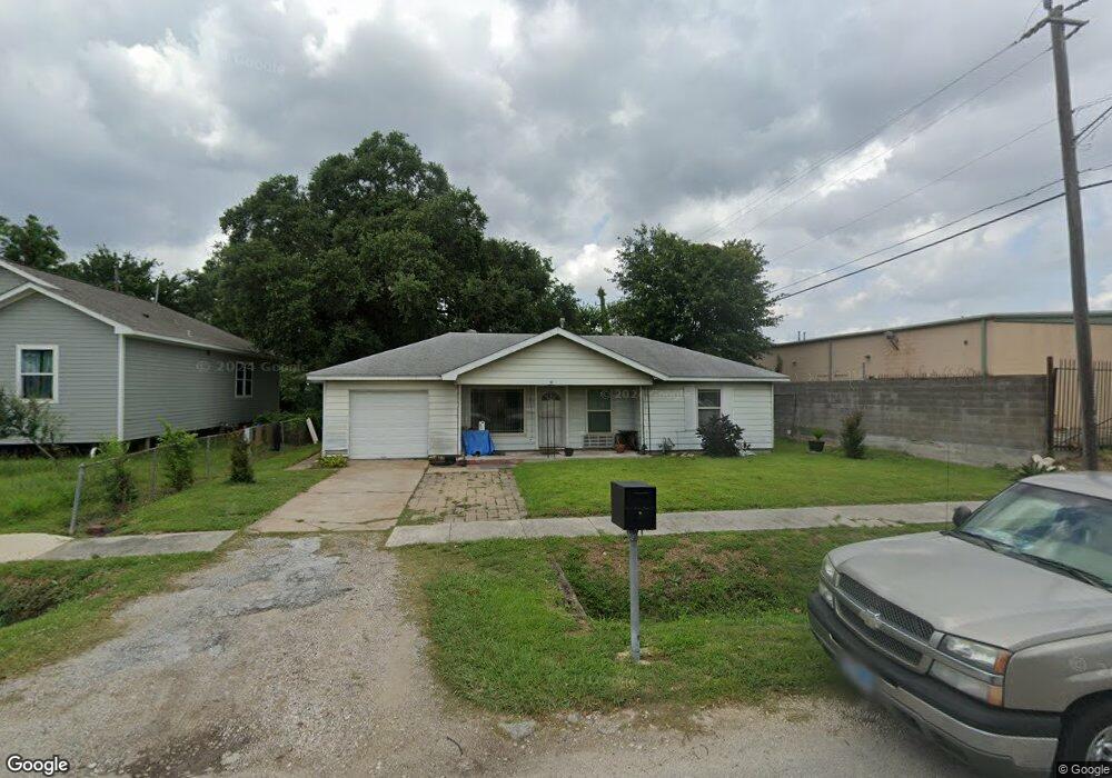 7049 Peyton St, Houston, TX 77028 - photo 1