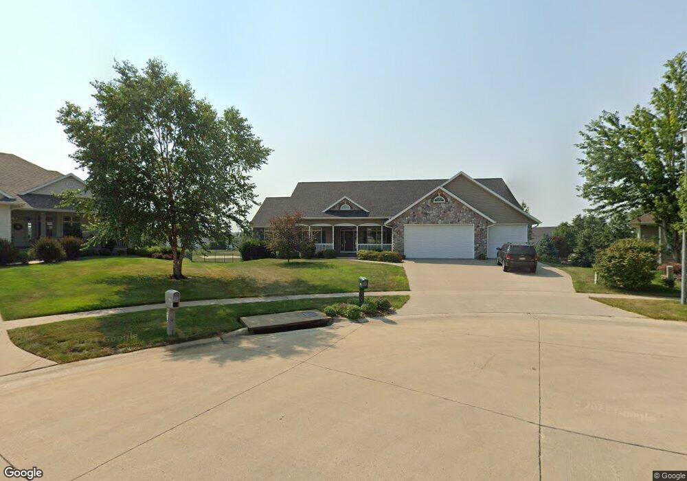 7137 Choctaw Ridge Rd NE, Cedar Rapids, IA 52411 - photo 1
