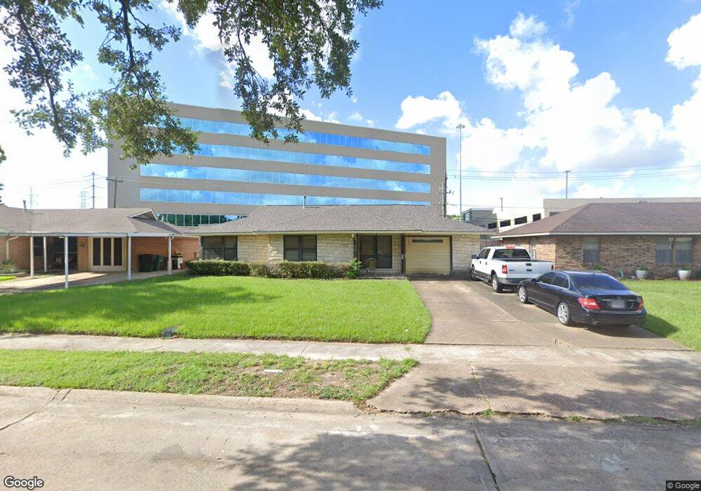 1923 Ansbury Dr, Houston, TX 77018 - photo 1