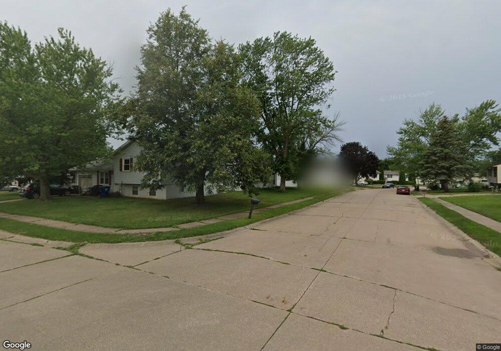 1911 W 55th St, Davenport, IA 52806 - photo 1