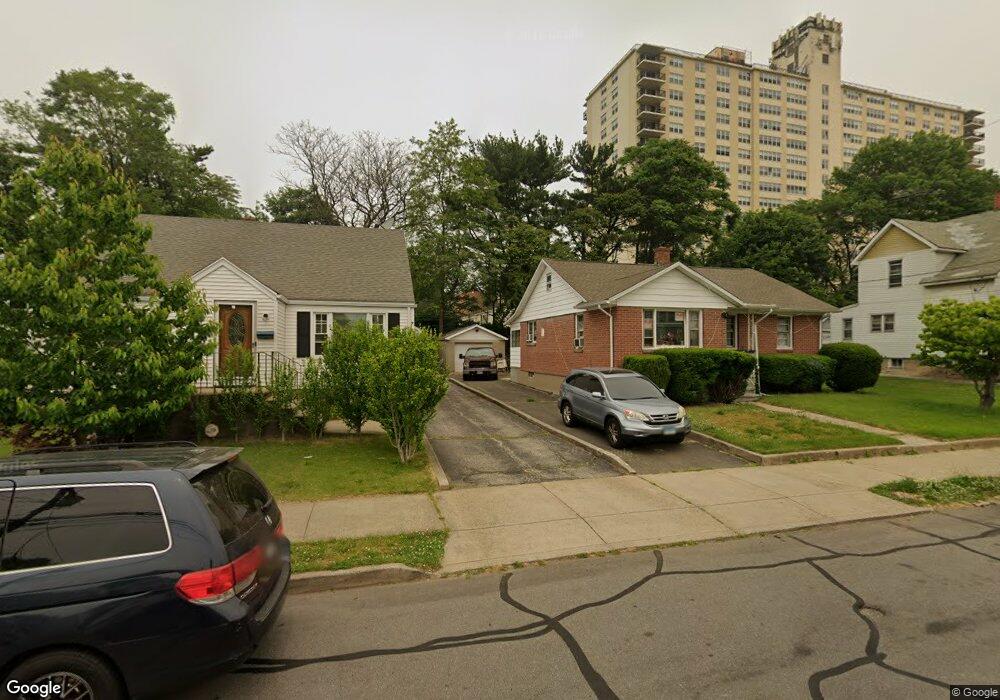 118 Suburban Ave, Bridgeport, CT 06604 - photo 1