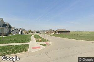 1006 Lake View Dr, Pella, IA 50219