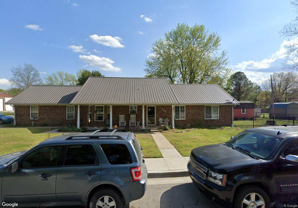 702 W Maple, Skiatook, OK 74070 - photo 1