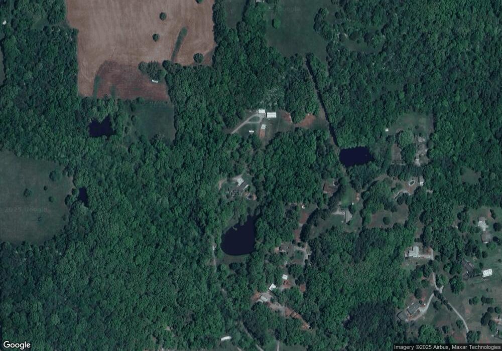 320 Baker Ln, Harrisburg, IL 62946 - photo 1