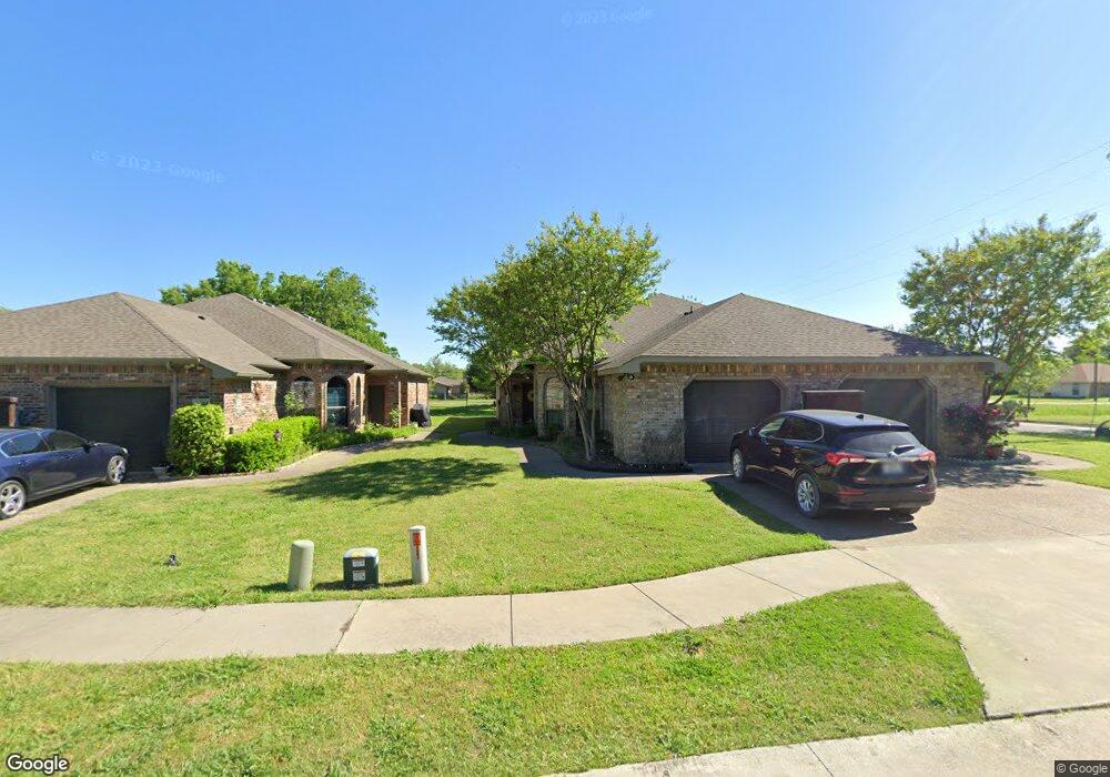 1602 Diamond Cir, Gainesville, TX 76240 - photo 1