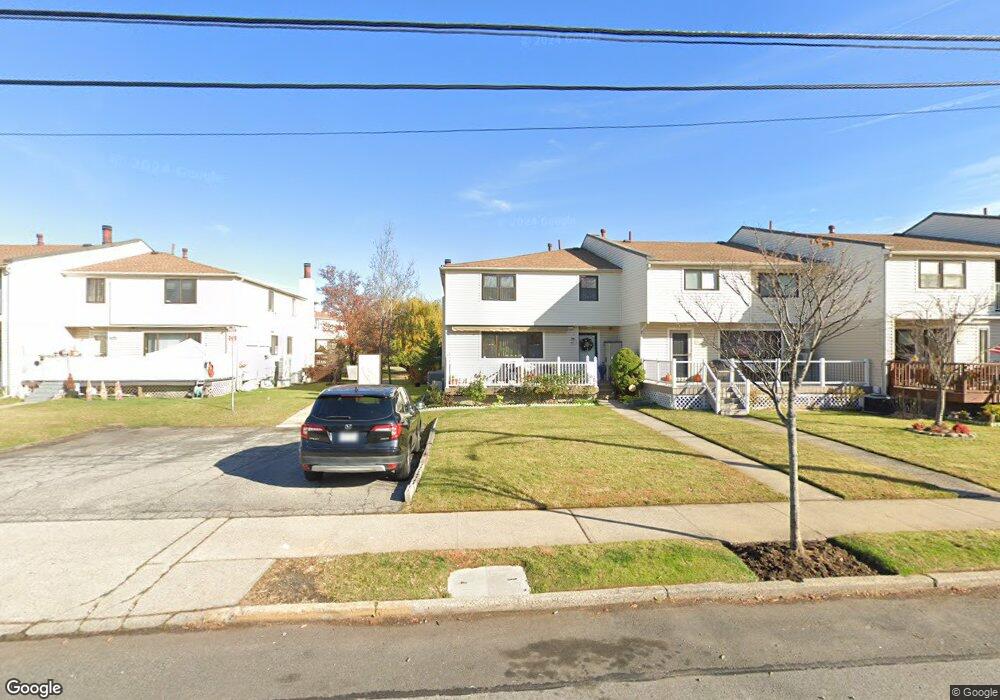 463 Willow Rd E unit 2, Staten Island, NY 10314 - photo 1
