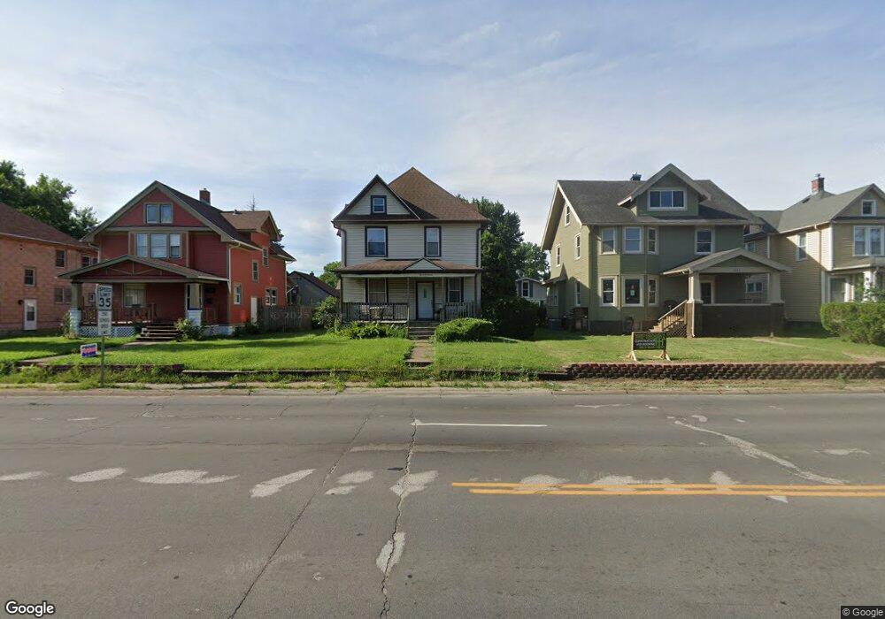 1129 W Locust St, Davenport, IA 52804 - photo 1