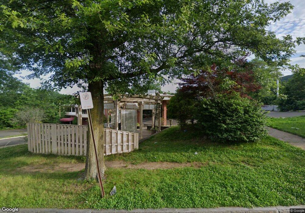 70 Pond Lily Ave, New Haven, CT 06515 - photo 1