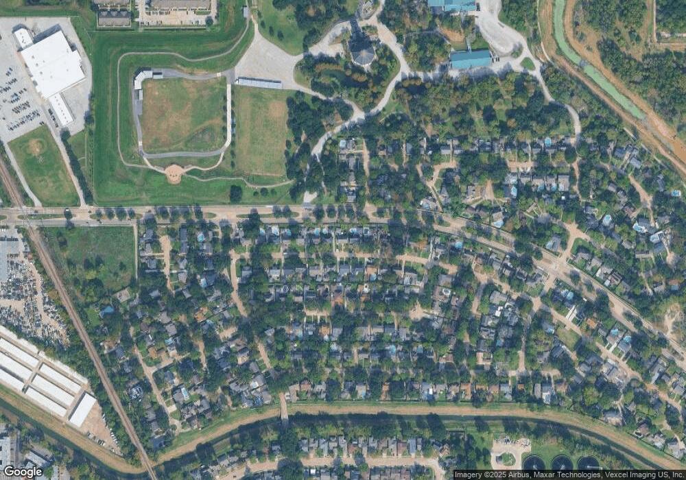 5026 Bayou Vista Dr, Houston, TX 77091 - photo 1