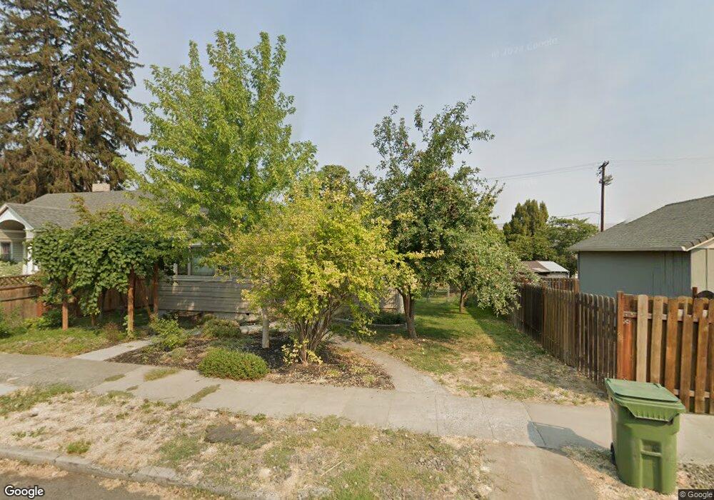 915 E 11th St, the Dalles, OR 97058 - photo 1