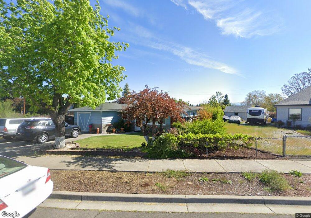 216 N 9th St, Central Point, OR 97502 - photo 1